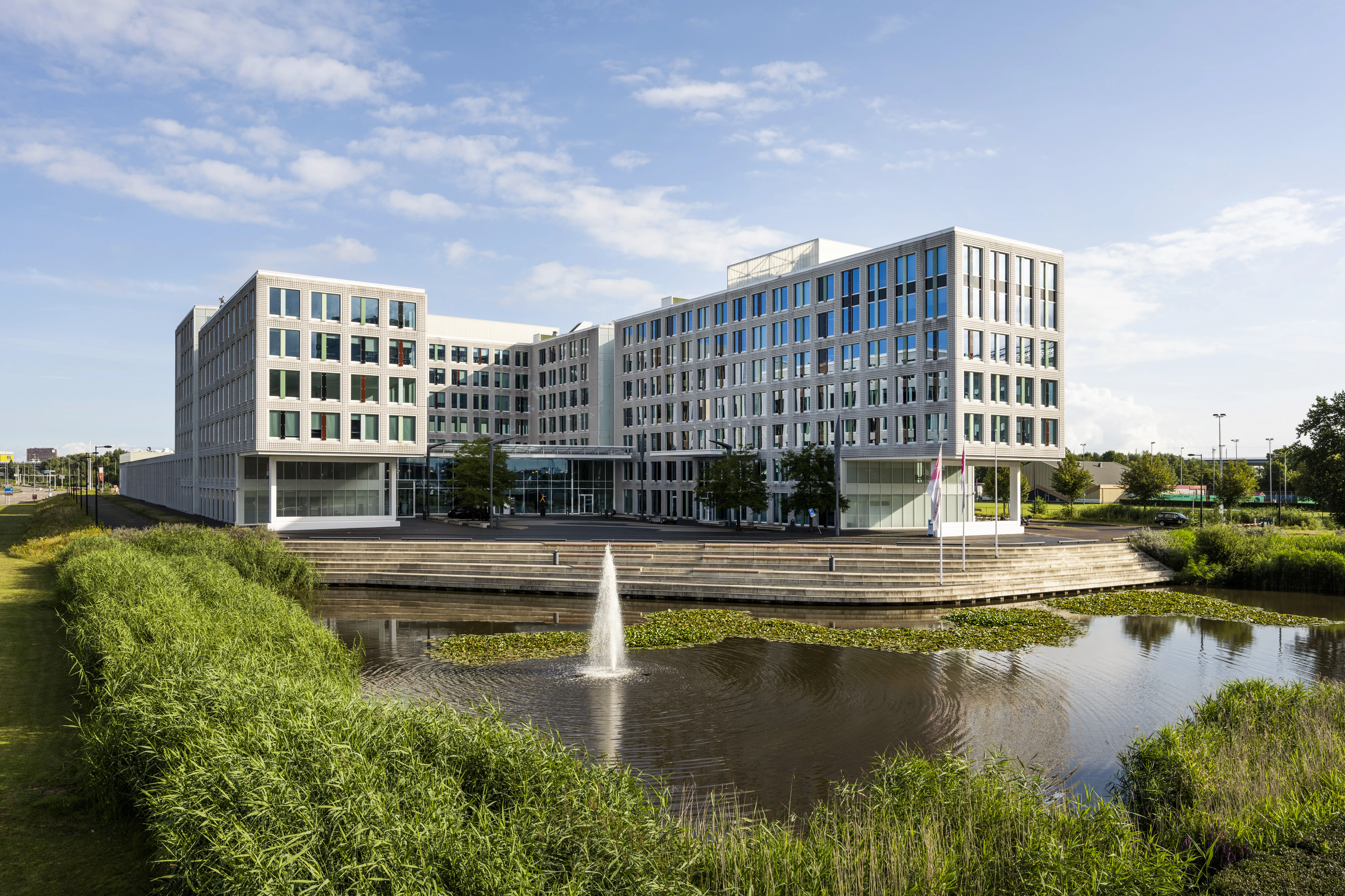Caplins I The Qube C.V. TEST